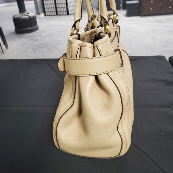 Gucci Leather Tote - Picture 9 of 16